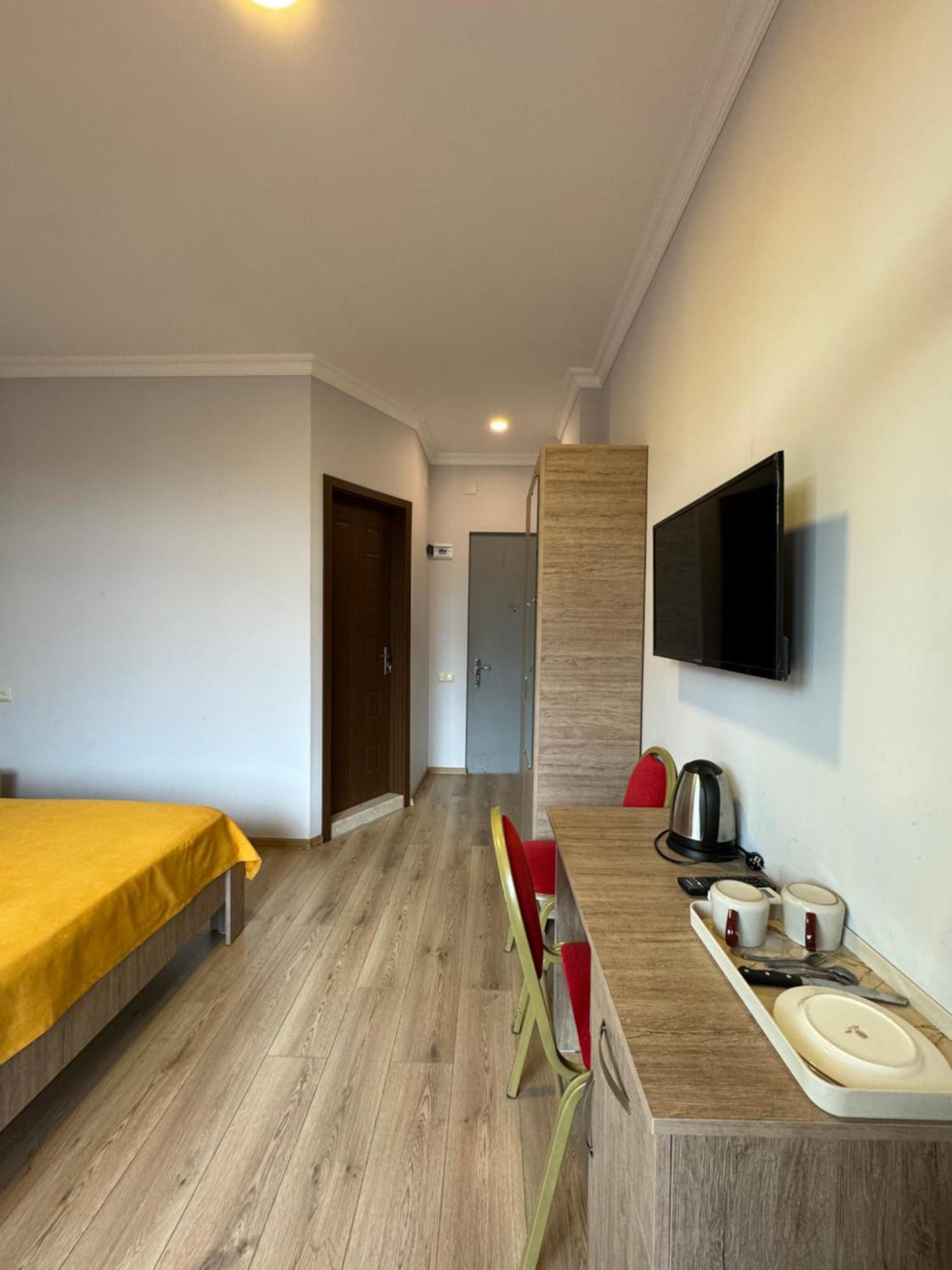 Colibri Apartment Batumi Exterior photo